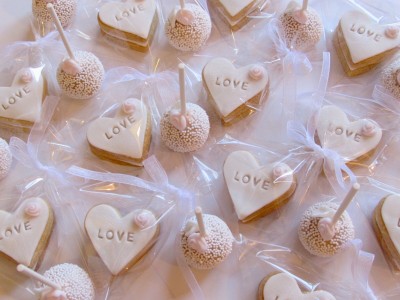 Wedding cake pops